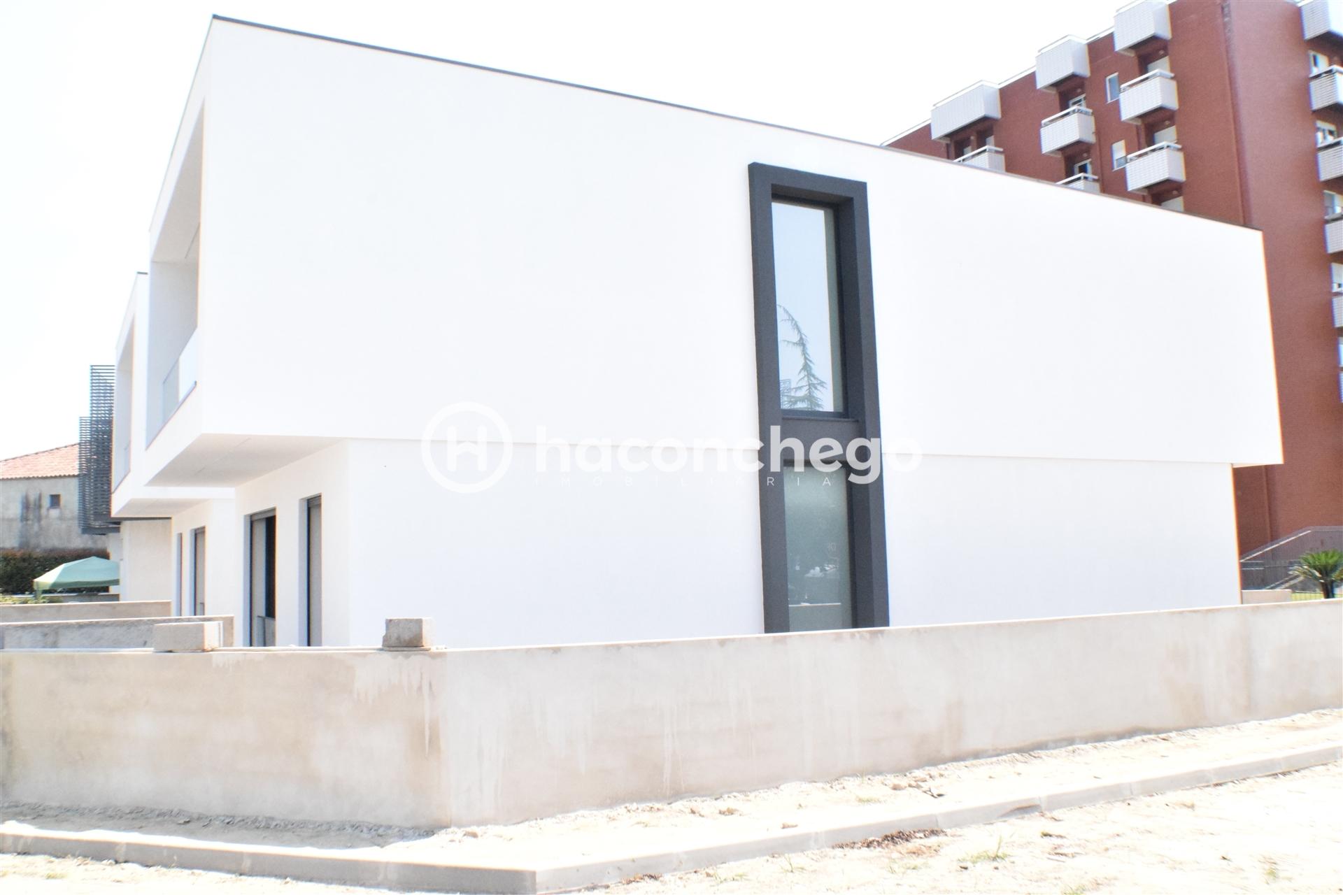 Moradia T3+1 individual nova Vila Boa Barcelos