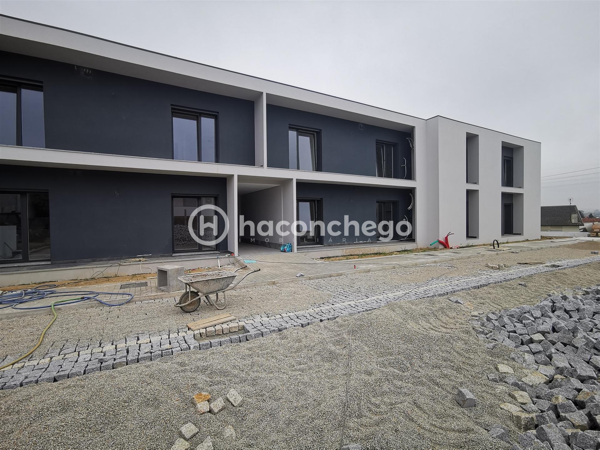 Apartamento T3 com logradouro e garagem Arcozelo Barcelos