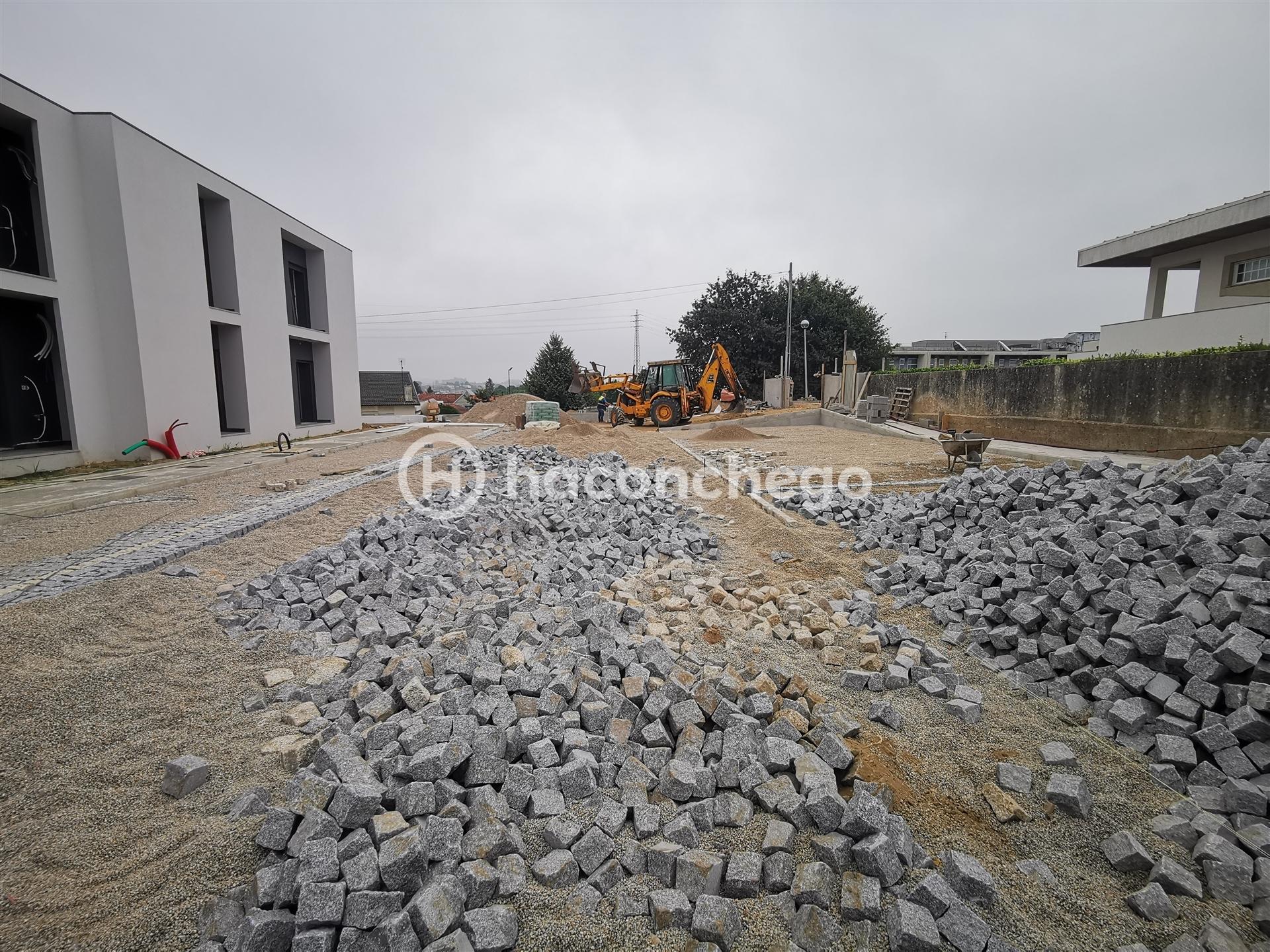 Apartamento T3 com logradouro e garagem Arcozelo Barcelos