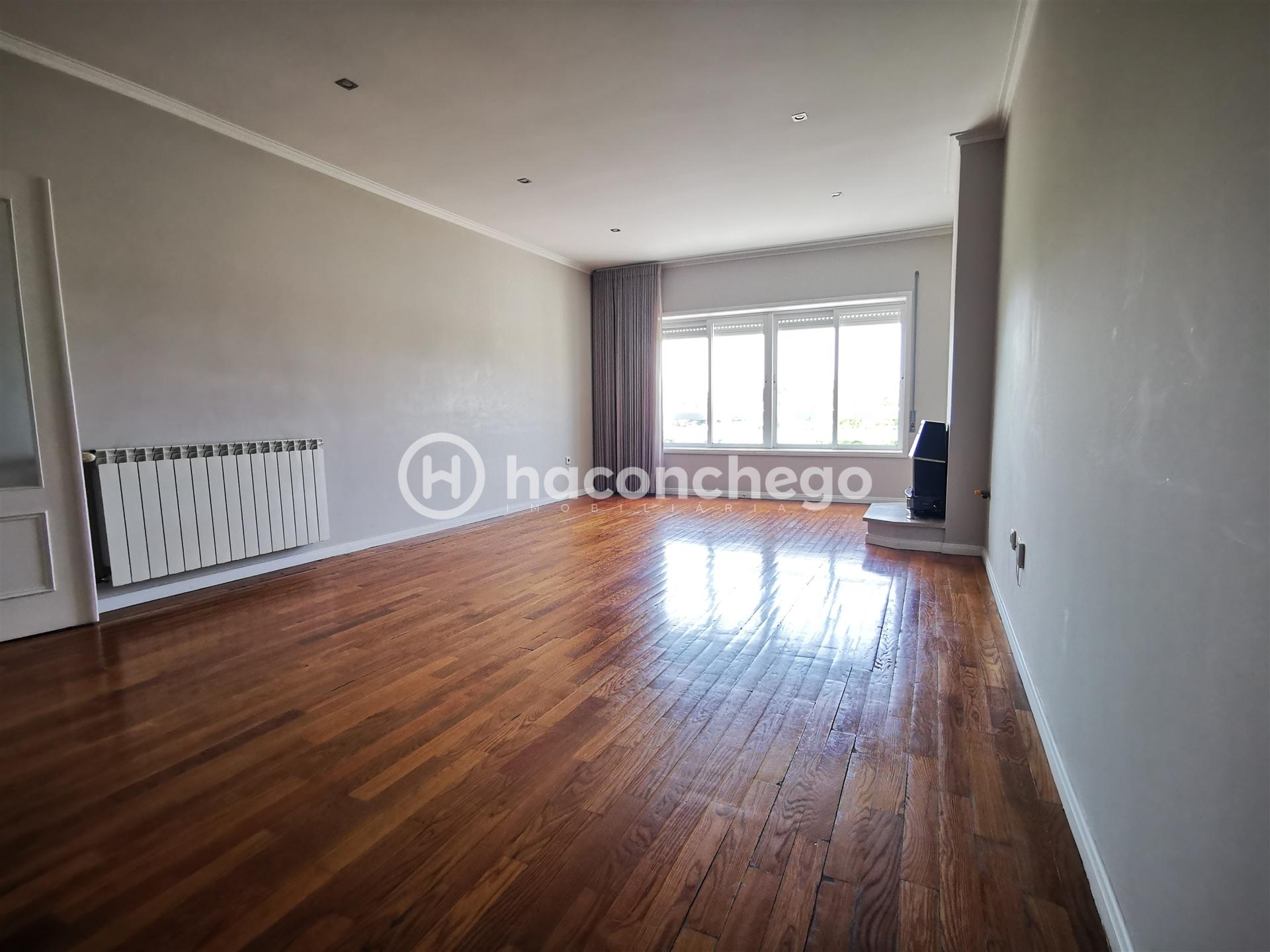 Apartamento T3 com garagem em Arcozelo Barcelos