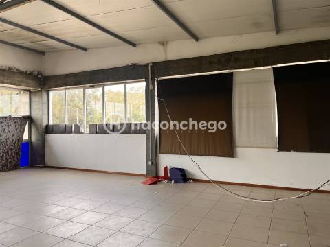 Pavilhão para arrendar em Manhente Barcelos