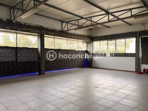 Pavilhão para arrendar em Manhente Barcelos