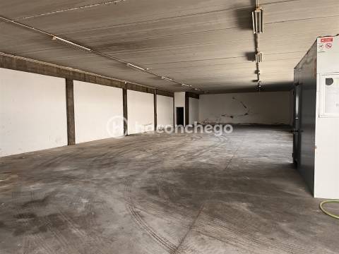 Pavilhão para arrendar em Manhente Barcelos