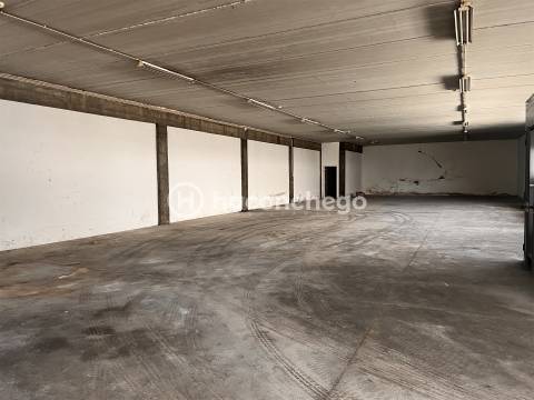 Pavilhão para arrendar em Manhente Barcelos