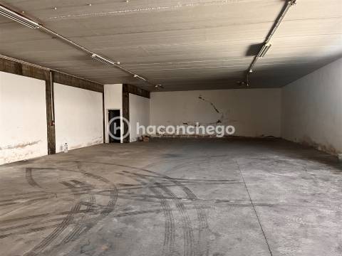 Pavilhão para arrendar em Manhente Barcelos