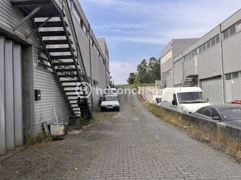 Pavilhão para arrendar em Manhente Barcelos