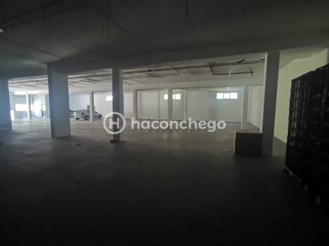 Armazém  Venda em Rio Covo (Santa Eugénia),Barcelos