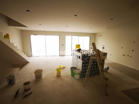 Apartamento T4 duplex com lugar de garagem e equipado Arcozelo Barcelos