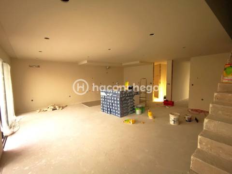 Apartamento T4 duplex com lugar de garagem e equipado Arcozelo Barcelos