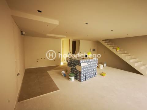 Apartamento T4 duplex com lugar de garagem e equipado Arcozelo Barcelos