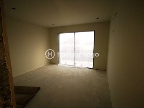 Apartamento T4 duplex com lugar de garagem e equipado Arcozelo Barcelos