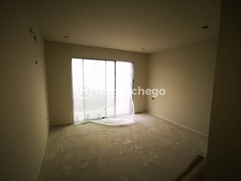 Apartamento T4 duplex com lugar de garagem e equipado Arcozelo Barcelos