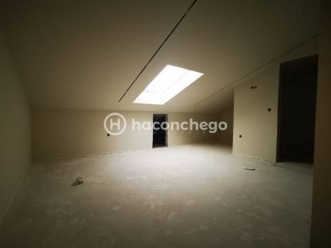 Apartamento T4 duplex com lugar de garagem e equipado Arcozelo Barcelos