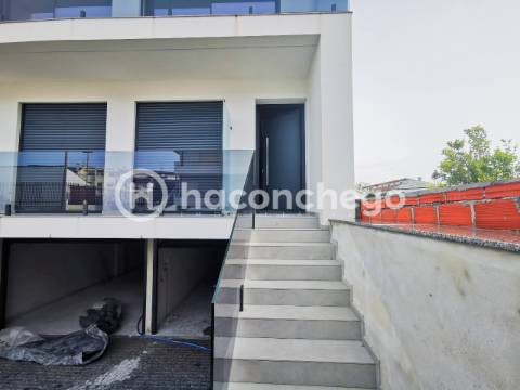 Apartamento T4 duplex com garagem e equipado Arcozelo Barcelos