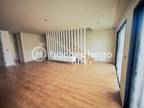 Apartamento T4 duplex com garagem e equipado Arcozelo Barcelos