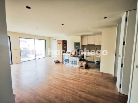 Apartamento T4 duplex com garagem e equipado Arcozelo Barcelos