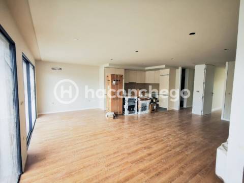 Apartamento T4 duplex com garagem e equipado Arcozelo Barcelos