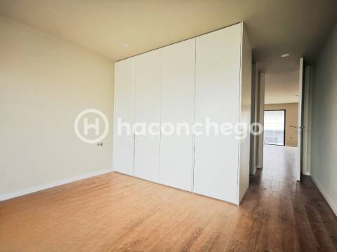 Apartamento T4 duplex com garagem e equipado Arcozelo Barcelos