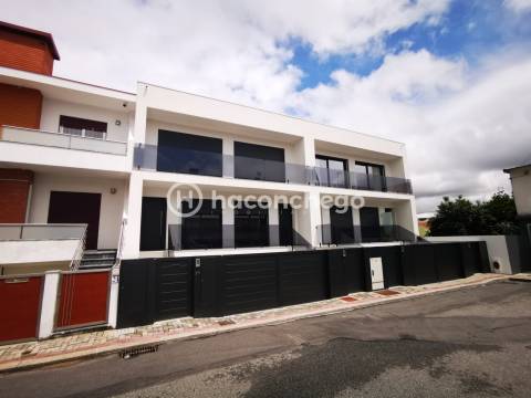 Andar moradia T4 duplex com garagem e equipado Arcozelo Barcelos
