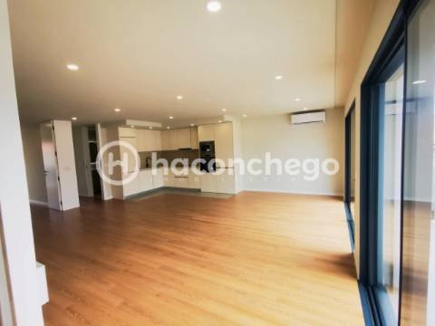 Andar moradia T4 duplex com garagem e equipado Arcozelo Barcelos
