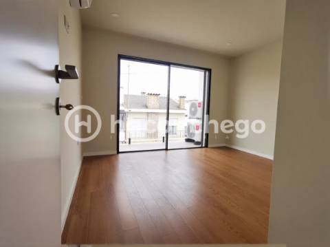 Andar moradia T4 duplex com garagem e equipado Arcozelo Barcelos