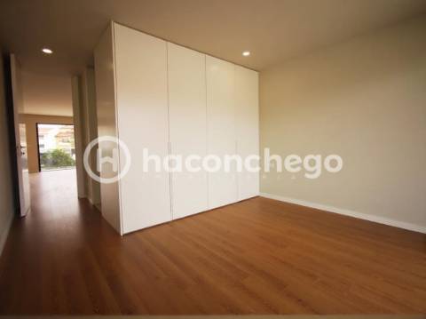 Andar moradia T4 duplex com garagem e equipado Arcozelo Barcelos
