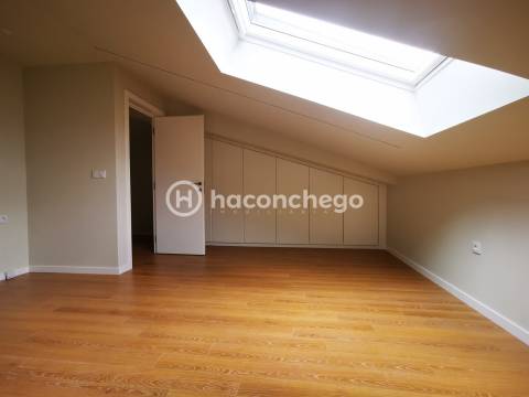 Andar moradia T4 duplex com garagem e equipado Arcozelo Barcelos