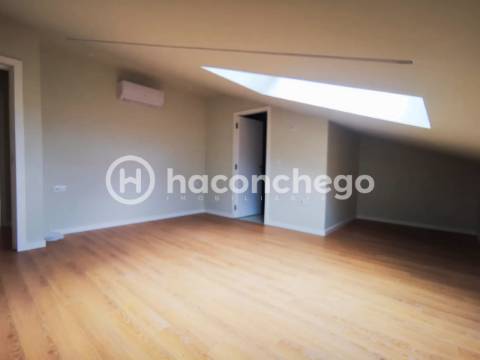 Andar moradia T4 duplex com garagem e equipado Arcozelo Barcelos