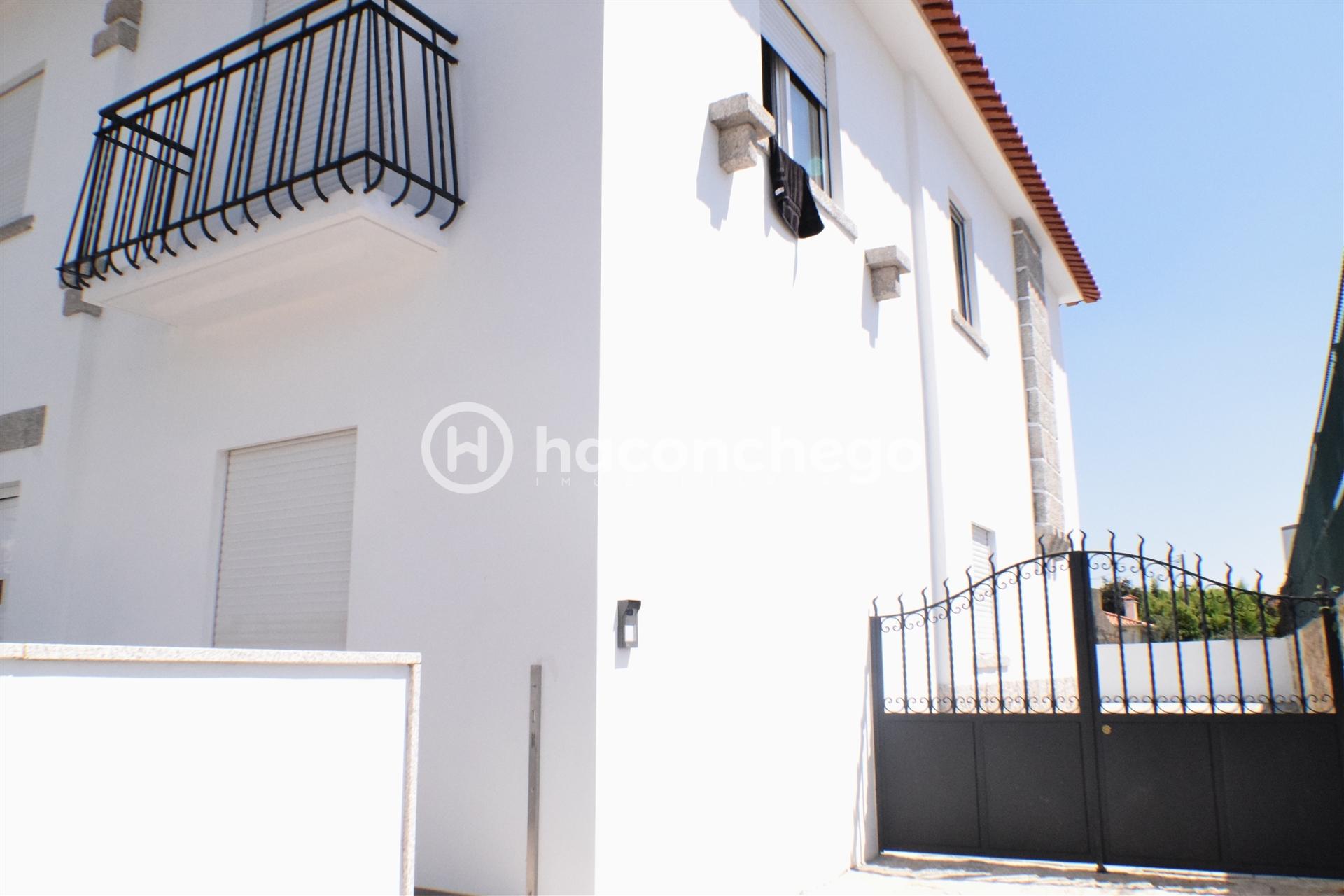 Andar moradia T3 totalmente remodelado em Arcozelo Barcelos