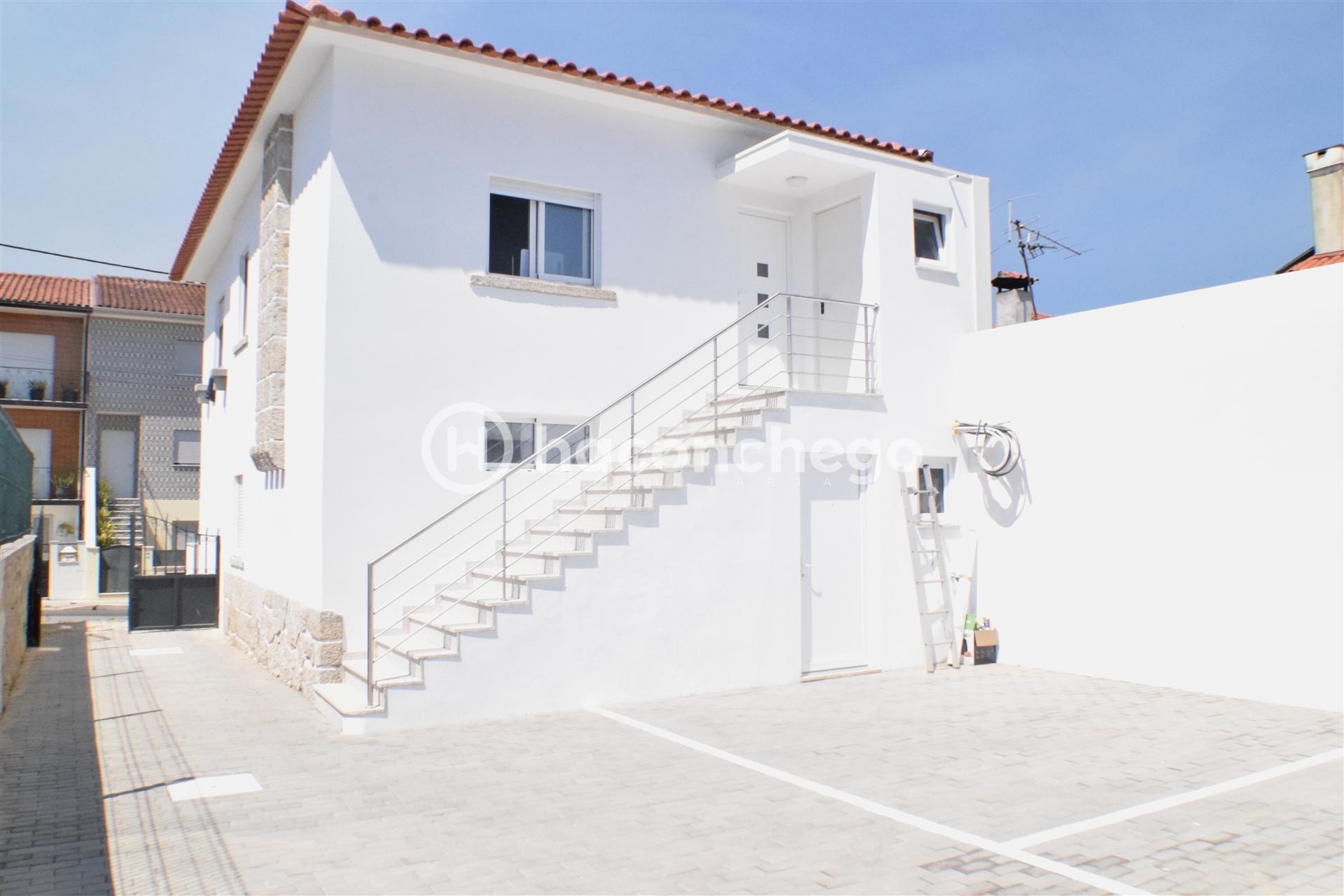 Andar moradia T3 totalmente remodelado em Arcozelo Barcelos
