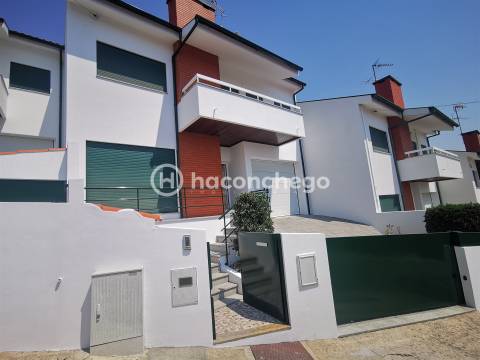 Moradia em banda T4 em Abade de Neiva, Barcelos