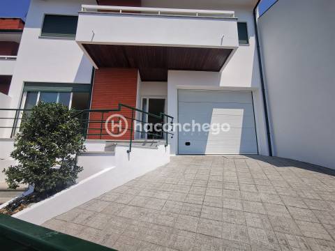 Moradia em banda T4 em Abade de Neiva, Barcelos