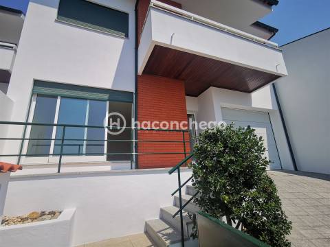 Moradia em banda T4 em Abade de Neiva, Barcelos