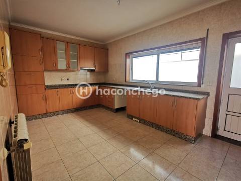 Moradia em banda T4 em Abade de Neiva, Barcelos