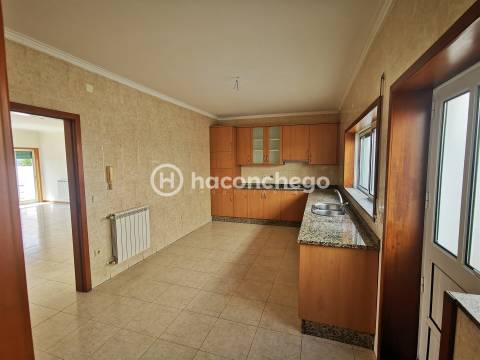 Moradia em banda T4 em Abade de Neiva, Barcelos