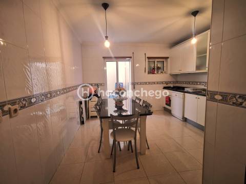 Apartamento T3 com garagem em Lijó, Barcelos