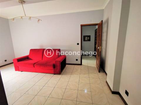 Apartamento T1 para arrendar com garagem Arcozelo Barcelos