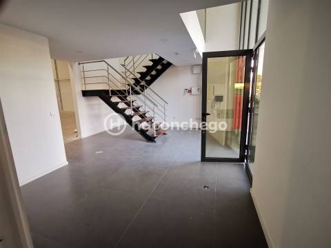 Armazém em Roriz Barcelos para arrendamento