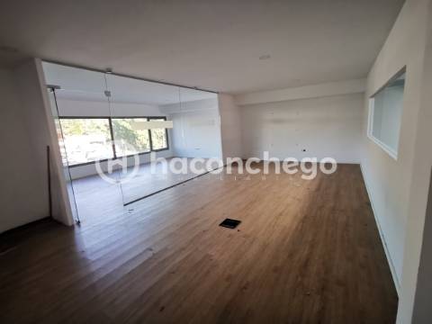 Armazém em Roriz Barcelos para arrendamento