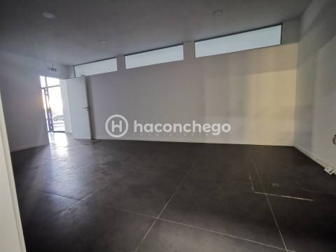 Armazém em Roriz Barcelos para arrendamento