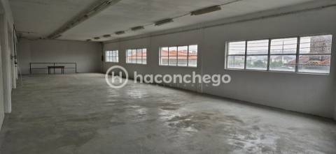 Armazém para Arrendamento – Galegos São Martinho