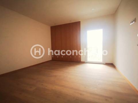 Apartamento T3 com garagem em Arcozelo, Barcelos