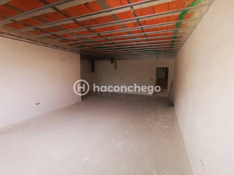 Apartamento T2 com logradouro e garagem Galegos Santa Maria Barcelos