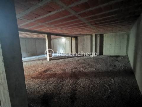 Apartamento T2 com logradouro e garagem Galegos Santa Maria Barcelos