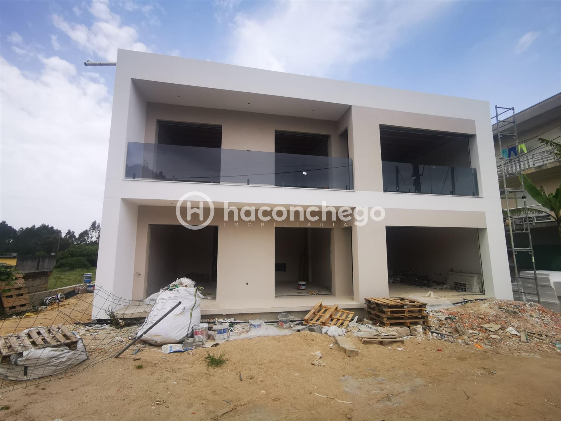 Apartamento T2 com logradouro e garagem Galegos Santa Maria Barcelos