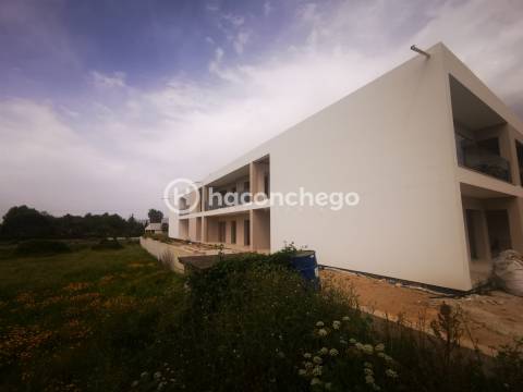 Apartamento T2 com logradouro e garagem Galegos Santa Maria Barcelos