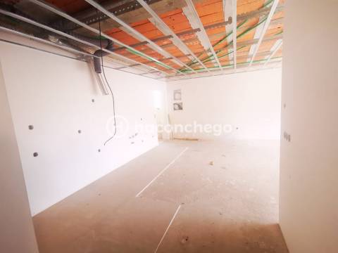 Apartamento T2 com logradouro e garagem Galegos Santa Maria Barcelos