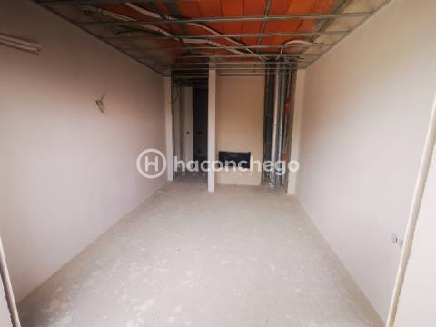 Apartamento T2 com logradouro e garagem Galegos Santa Maria Barcelos