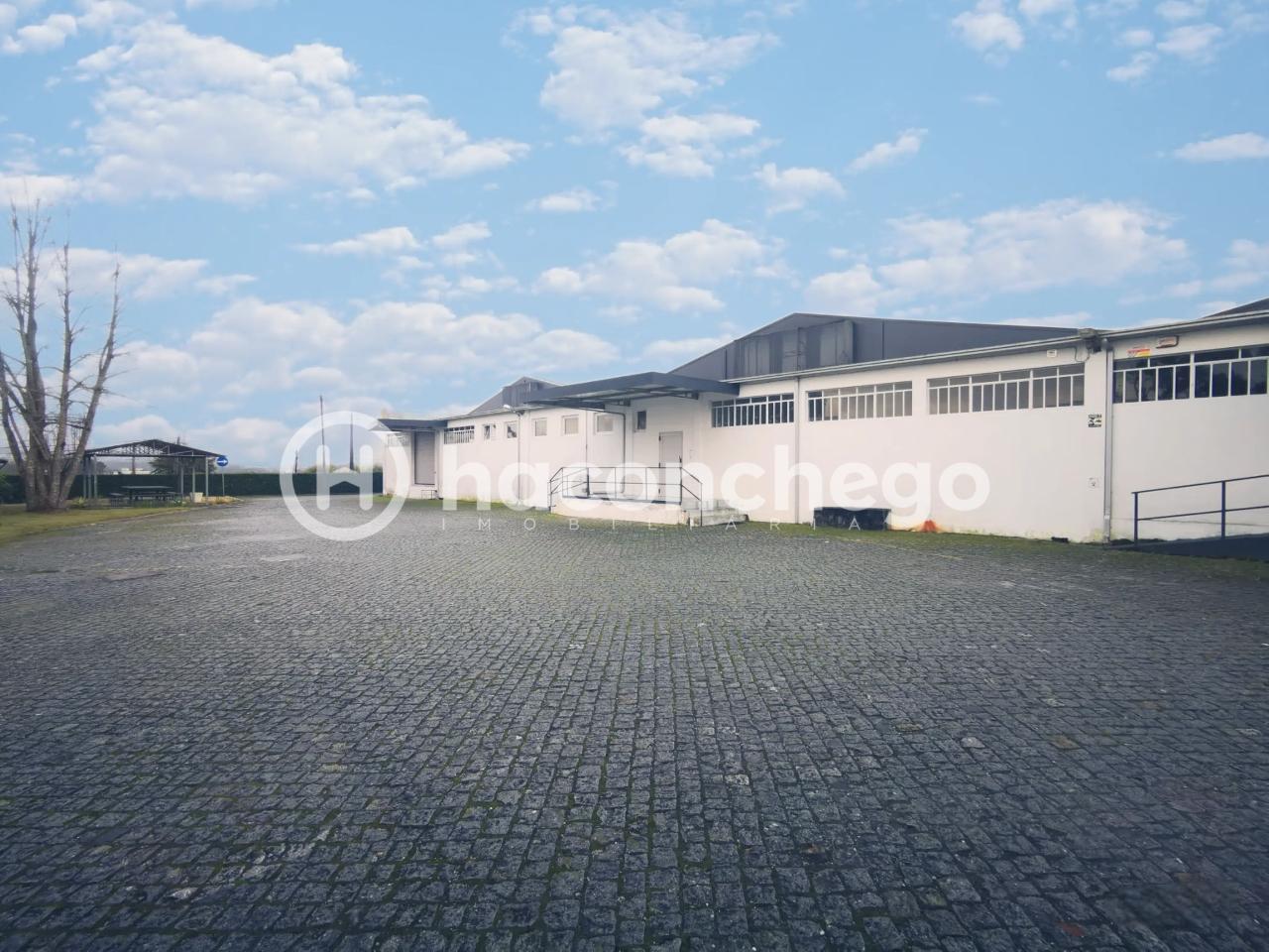 Armazém para arrendar em Lijó Barcelos