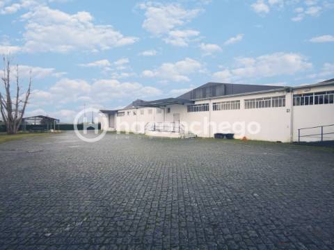 Armazém para arrendar em Lijó Barcelos